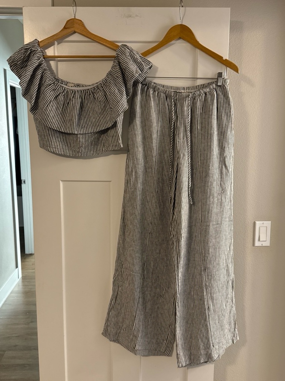 Striped Black & White Wide-Leg Pant Set - Women Pants S, Top L